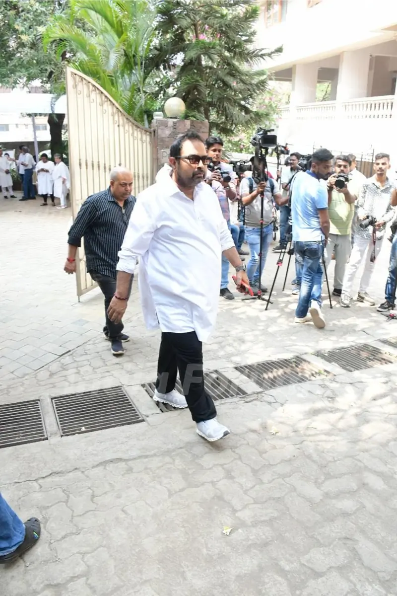 Shankar Mahadevan attend Pankaj Udhas Funeral
