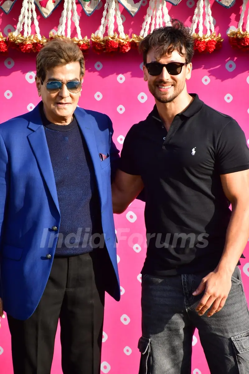 Jeetendra and Tiger Shroff snapped at Jamnagar airport