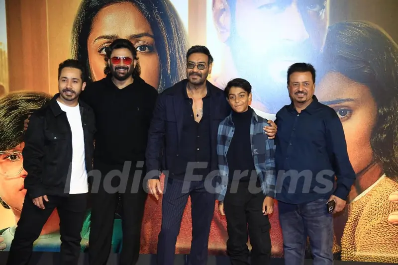 Ajay Devgn and R. Madhavan grace the premiere of Shaitaan