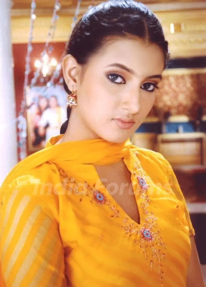 Additi Gupta in tv show Kis Desh Mein Hai Meraa Dil
