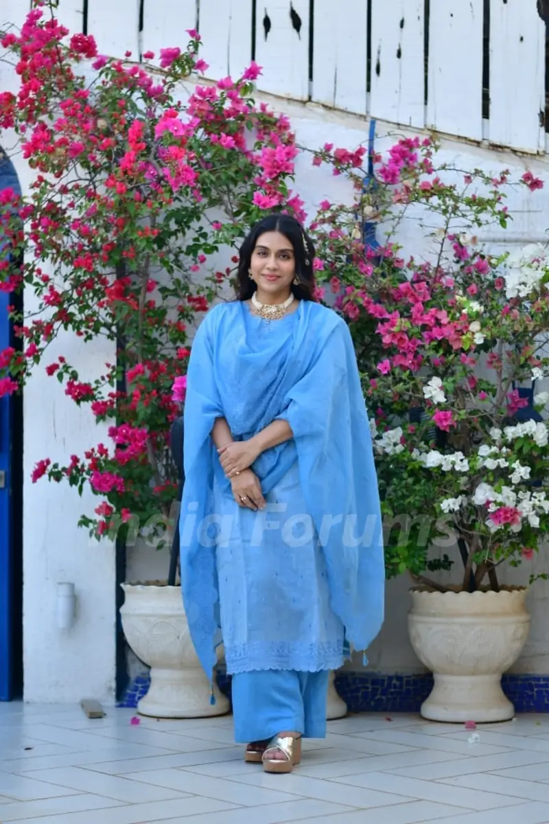 Zoa Morani snapped in the city