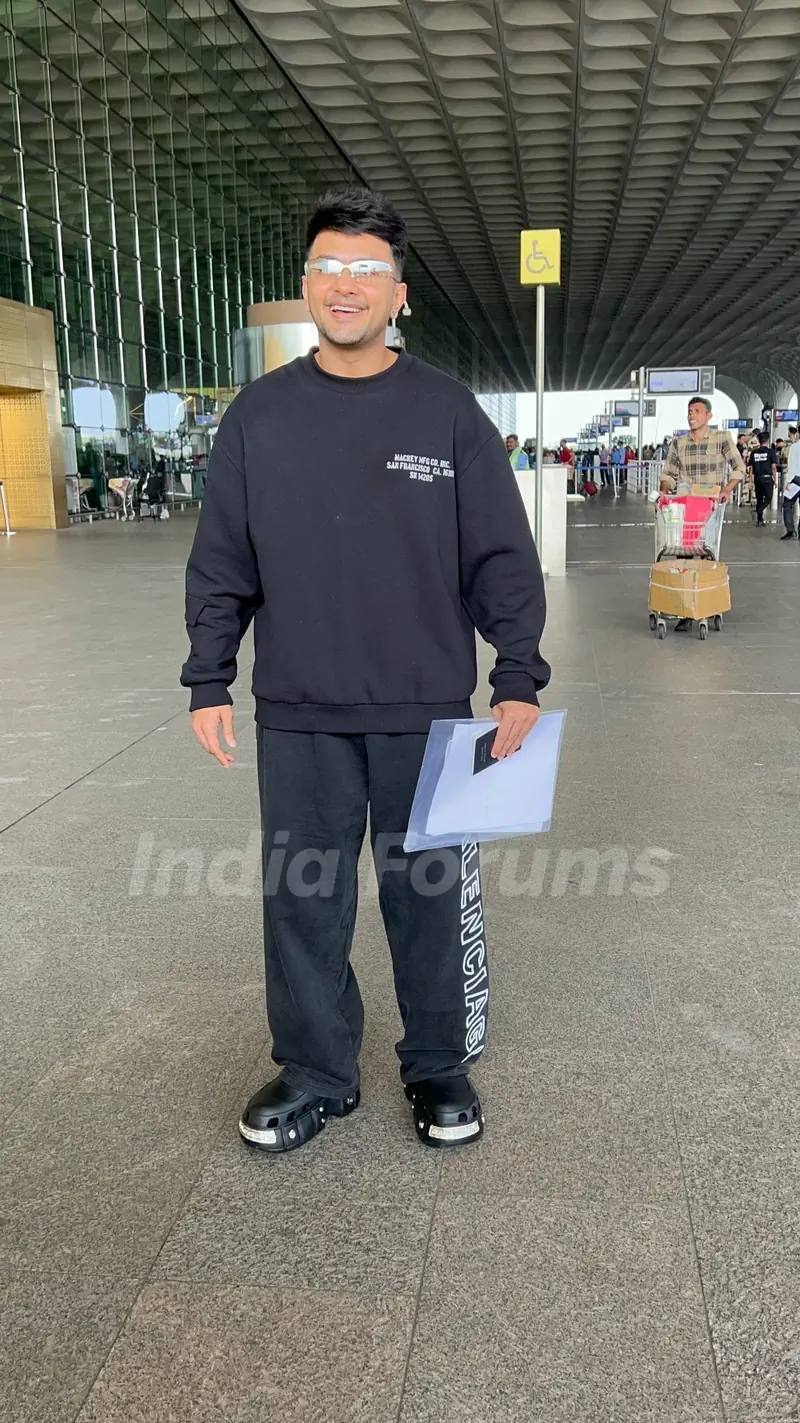 Awez Darbar snapped at the airport