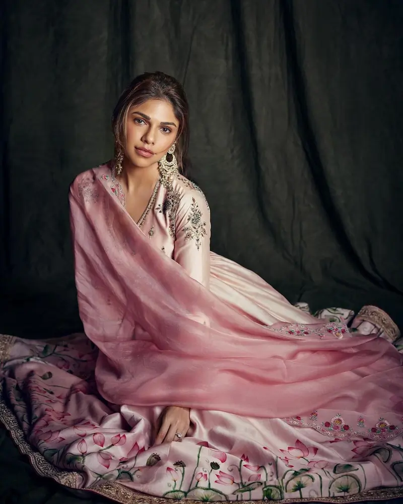 Sharmin Segal on 'Heeramandi' director: "Sanjay sir definitely spoils us as an actor & brings out the most..."