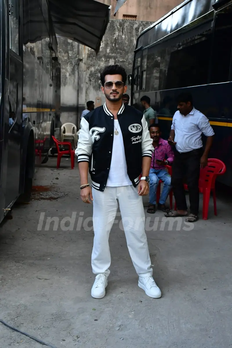 Arjun Bijlani Madhuri Dixit Suniel Shetty and other celebrities snapped on the set Dance Deewane 4