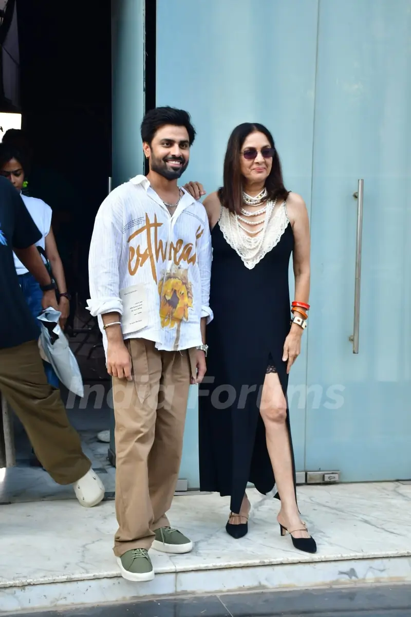 Neena Gupta and Jitendra Kumar snapped for the promotion of Panchayat 3
