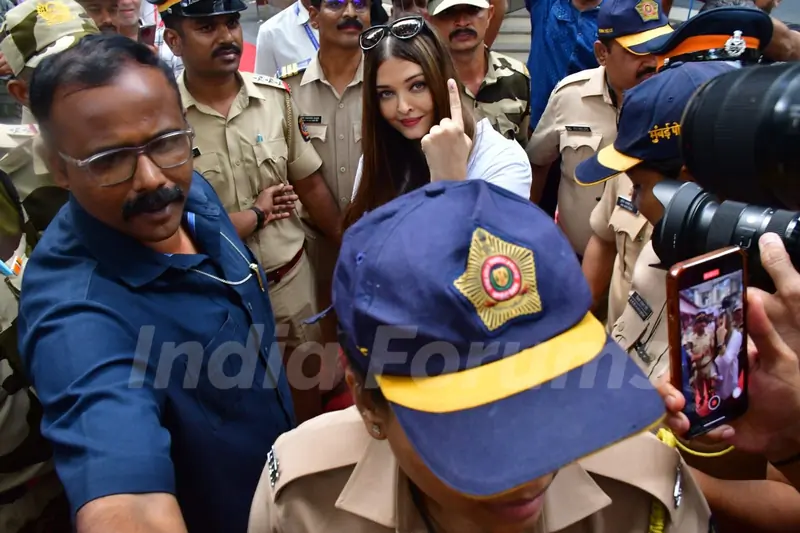 Aishwarya Rai Bachchan snapped after their Lok Sabha Election voting