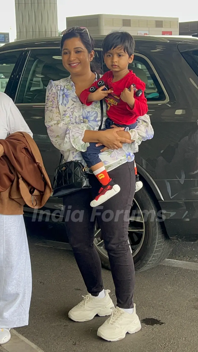 Shreya Ghoshal snapped at the airport