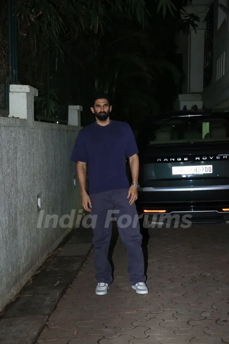 Aditya Roy Kapur snapped at Arjun Kapoor's Birthday Bash