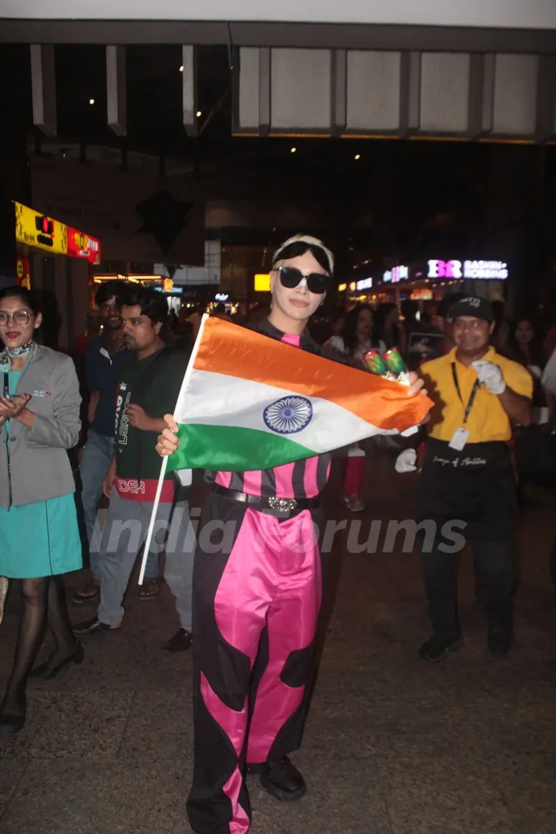 AOORA  snapped at the airport