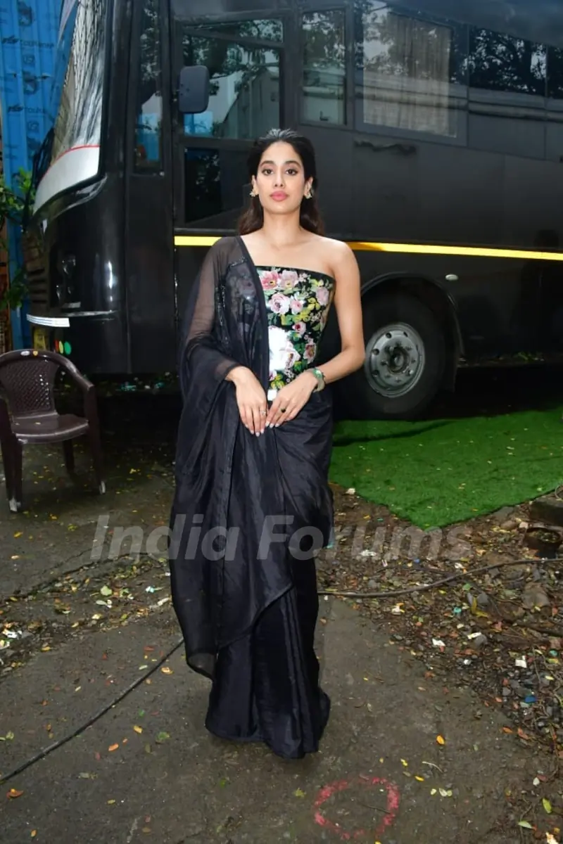 Janhvi Kapoor snapped on the set of Bigg Boss OTT for the promotion of their upcoming film Ulajh 