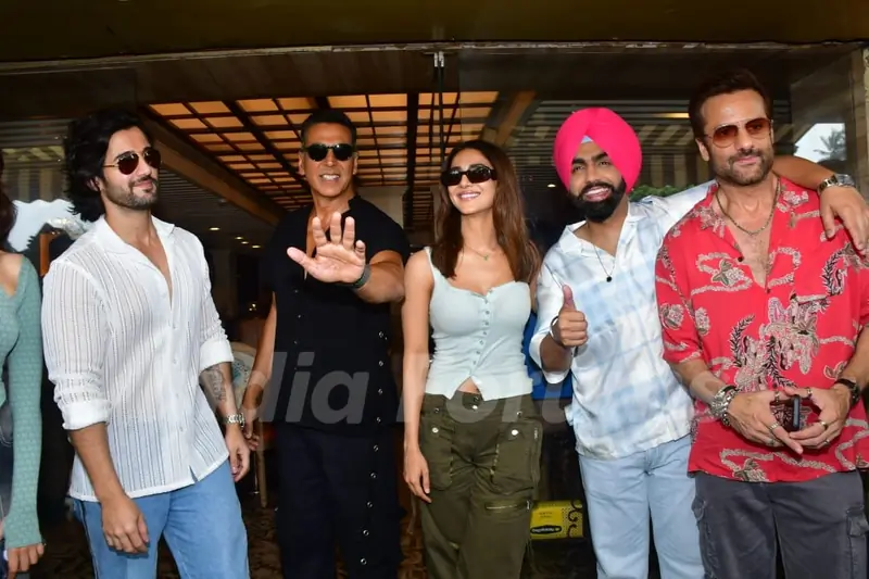 Fardeen Khan, Akshay Kumar, Aditya Seal, Vaani Kapoor, Pragya Jaiswal and Ammy Virk snapped promoting their film 'Khel Khel Mein'