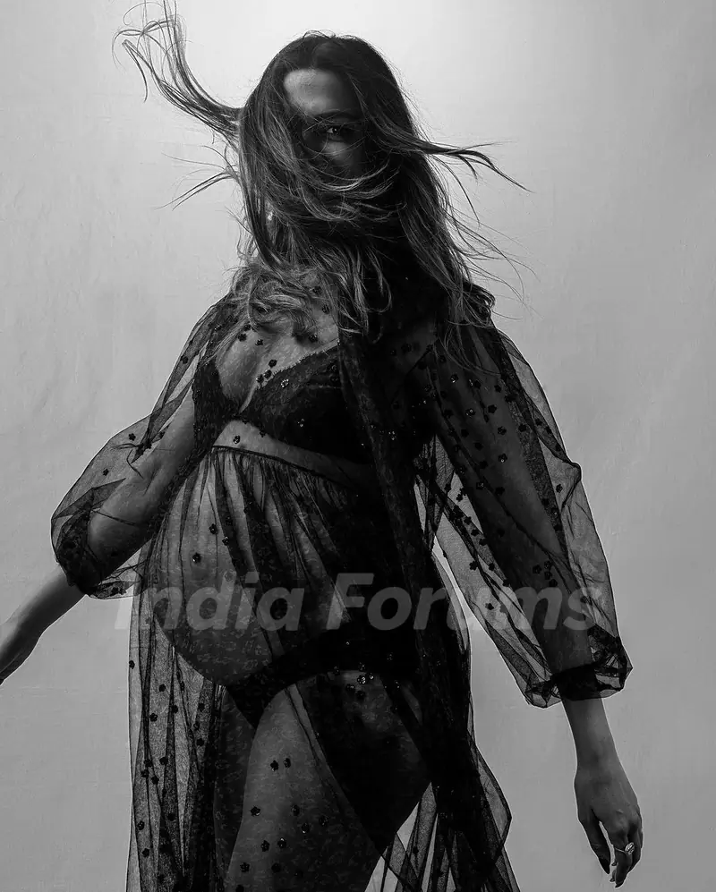 Deepika Padukone's Maternity Look Photos