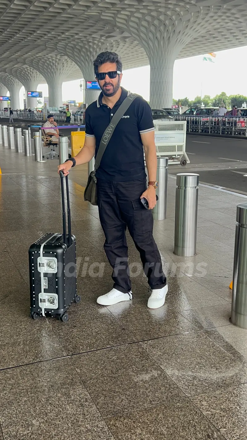Kabir Khan snapped at the airport