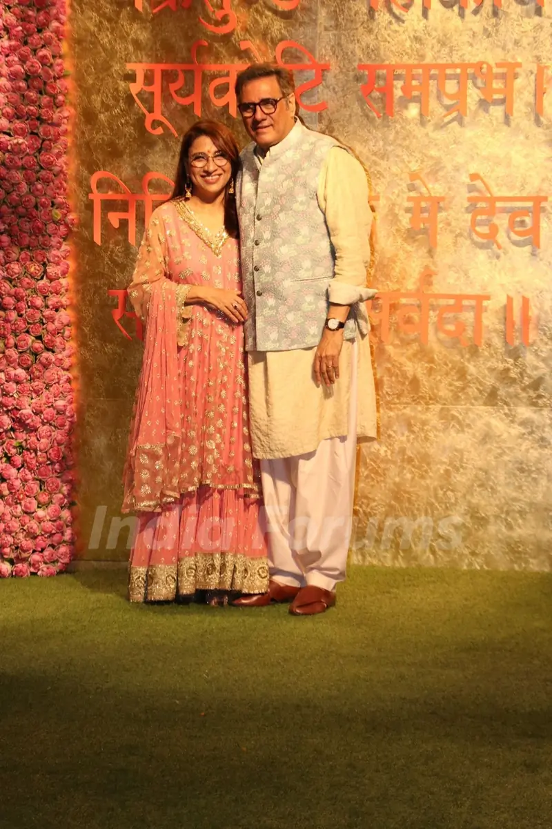 Boman Irani snapped at Antilia for Ganesh Chaturthi