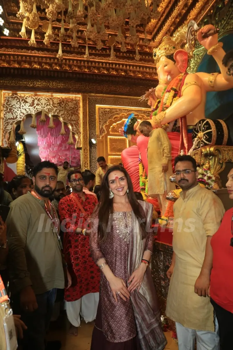 Esha Deol snapped at Lalbhag cha Raja