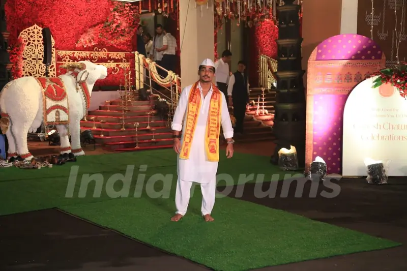 Rohit Zinjurke snapped at CM’s residence for Ganpati Darshan