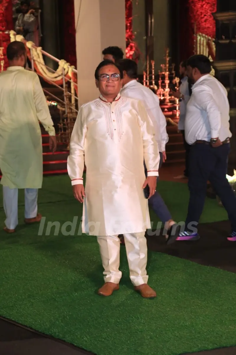 Dilip Joshi snapped at CM’s residence for Ganpati Darshan