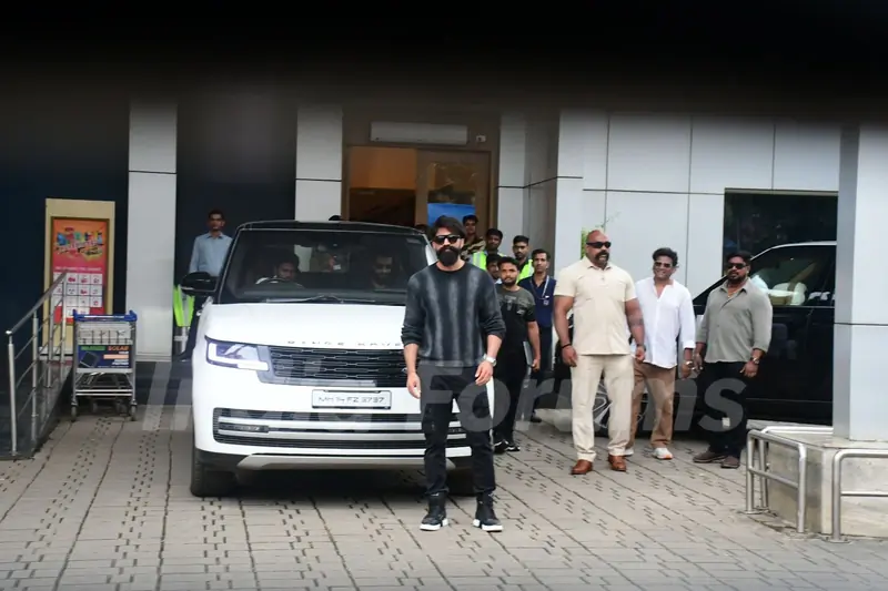 Yash snapped at the airport