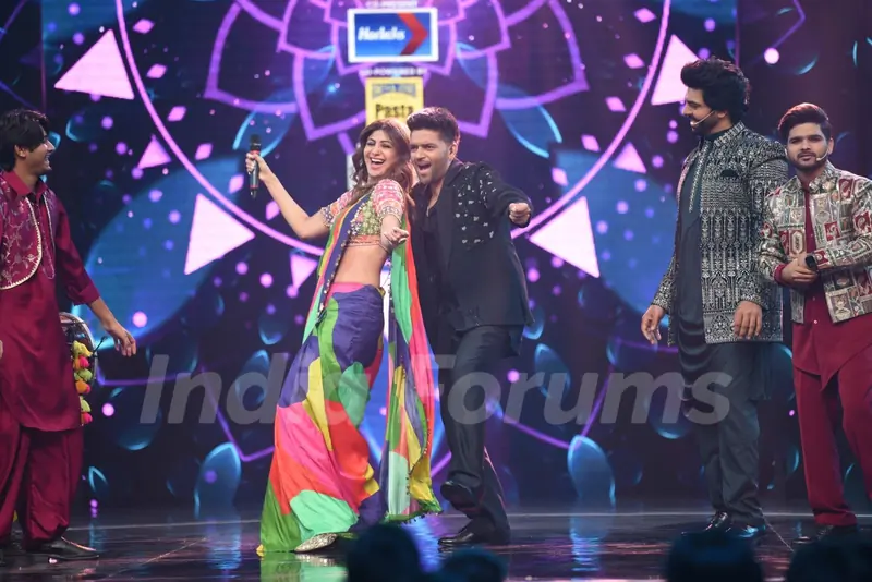 Shilpa Shetty and Guru Randhawa promoting their upcoming film 'Vicky Vidya Ka Woh Wala Video' on the sets of 'Sa Re Ga Ma Pa'
