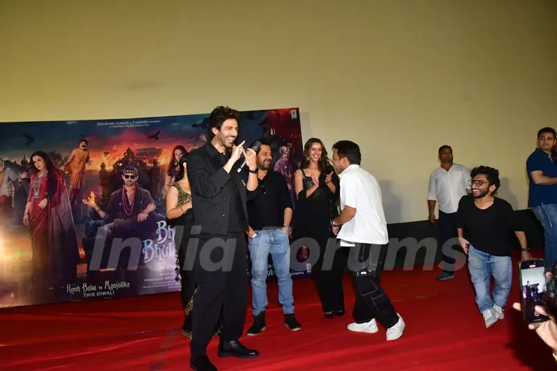 Kartik Aaryan snapped at the trailer launch of ‘Bhool Bhulaiyaa 3’ at Raj Mandir in Jaipur