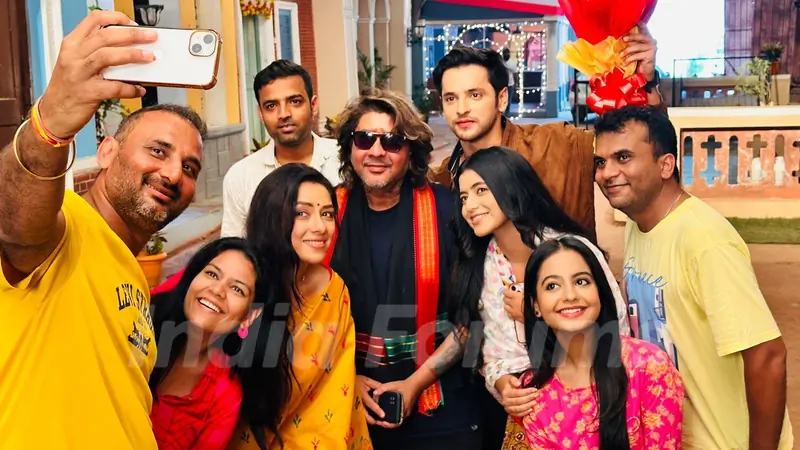 Rupali Ganguly, Rajan Shahi, Shivam Khajuria and Alisha Parveen celebrates Shivam Khajuria's birthday on the set