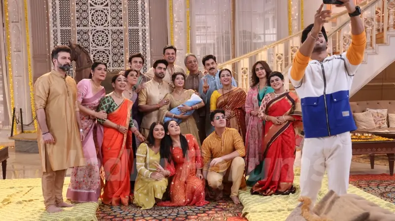 Romiit Raaj, Shruti Ulfat, Anita Raaj, Rohit Purohit, Samridhii Shukla, Garvita Sadhwani and Rishabh Jaiswal BTS Photos of Abhira and Armaan’s selfless proposal to co-parent