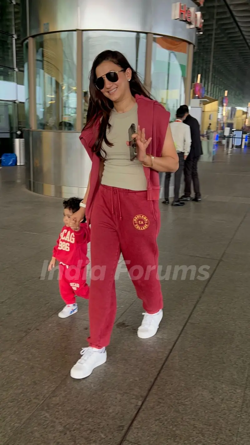 Gauahar Khan snapped at the Mumbai airport 