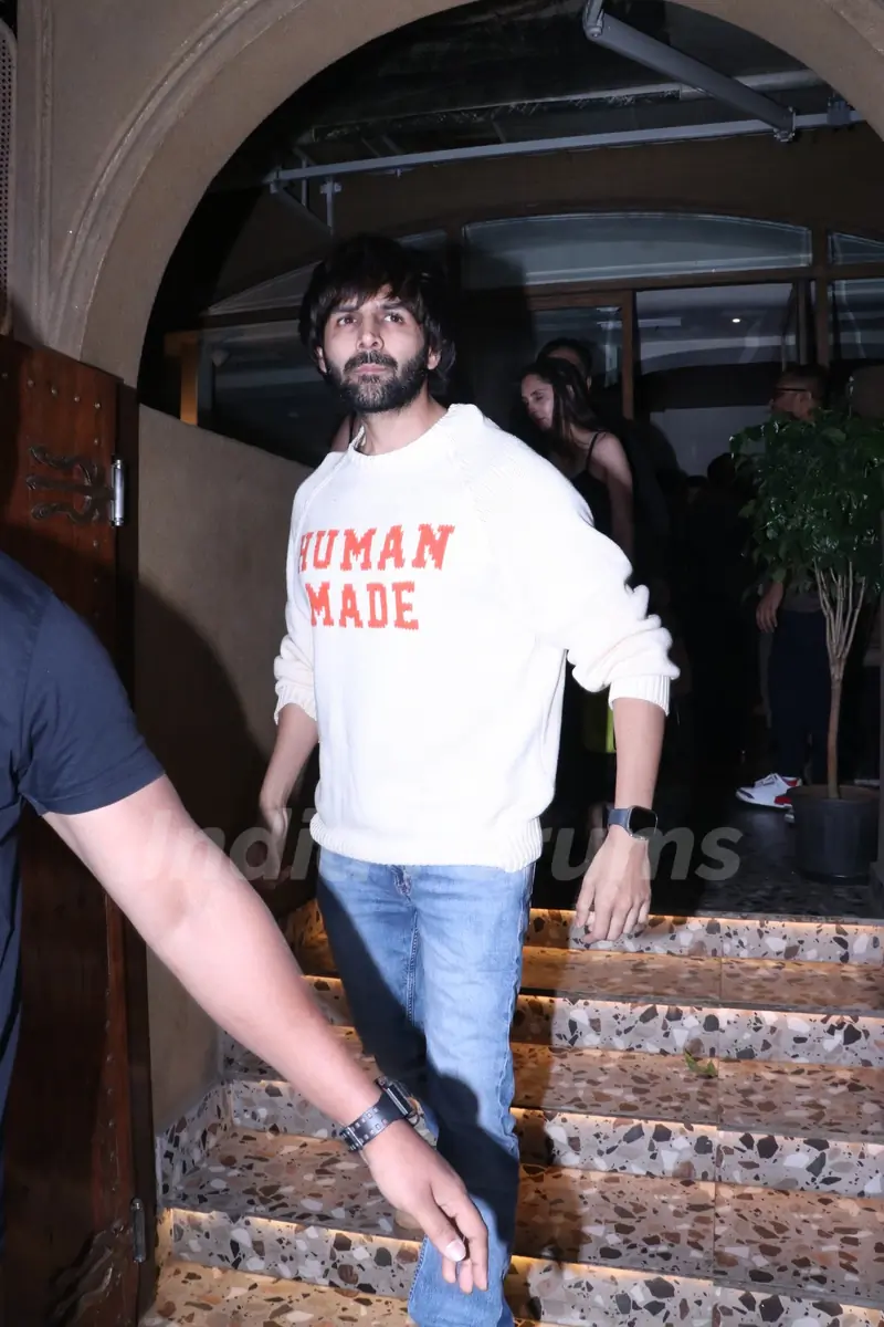 Kartik Aaryan snapped in the city