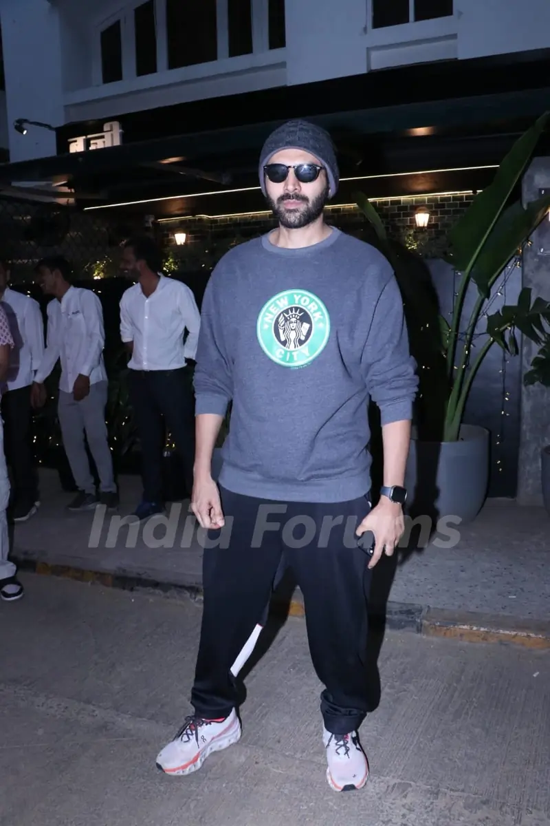 Kartik Aaryan snapped in the city