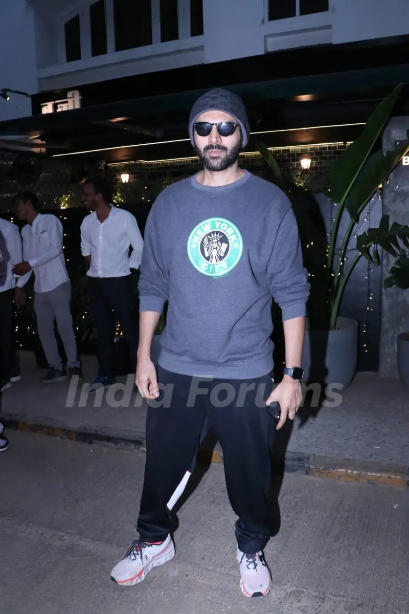 Kartik Aaryan snapped in the city