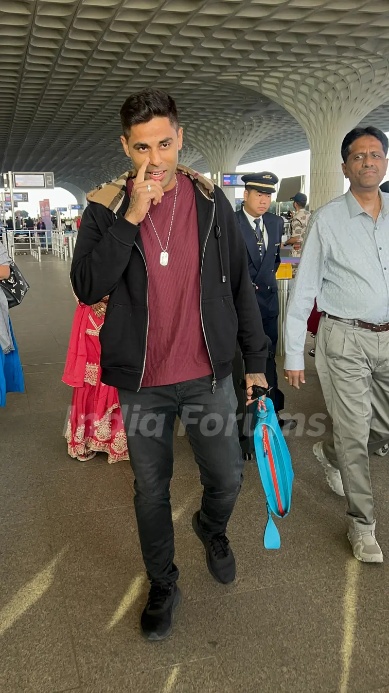 Suryakumar Yadav snapped at the airport