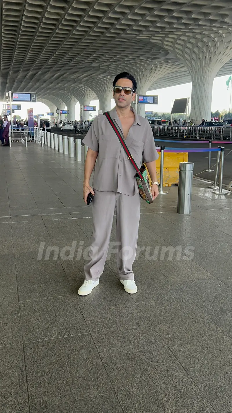 Tusshar Kapoor snapped at the airport