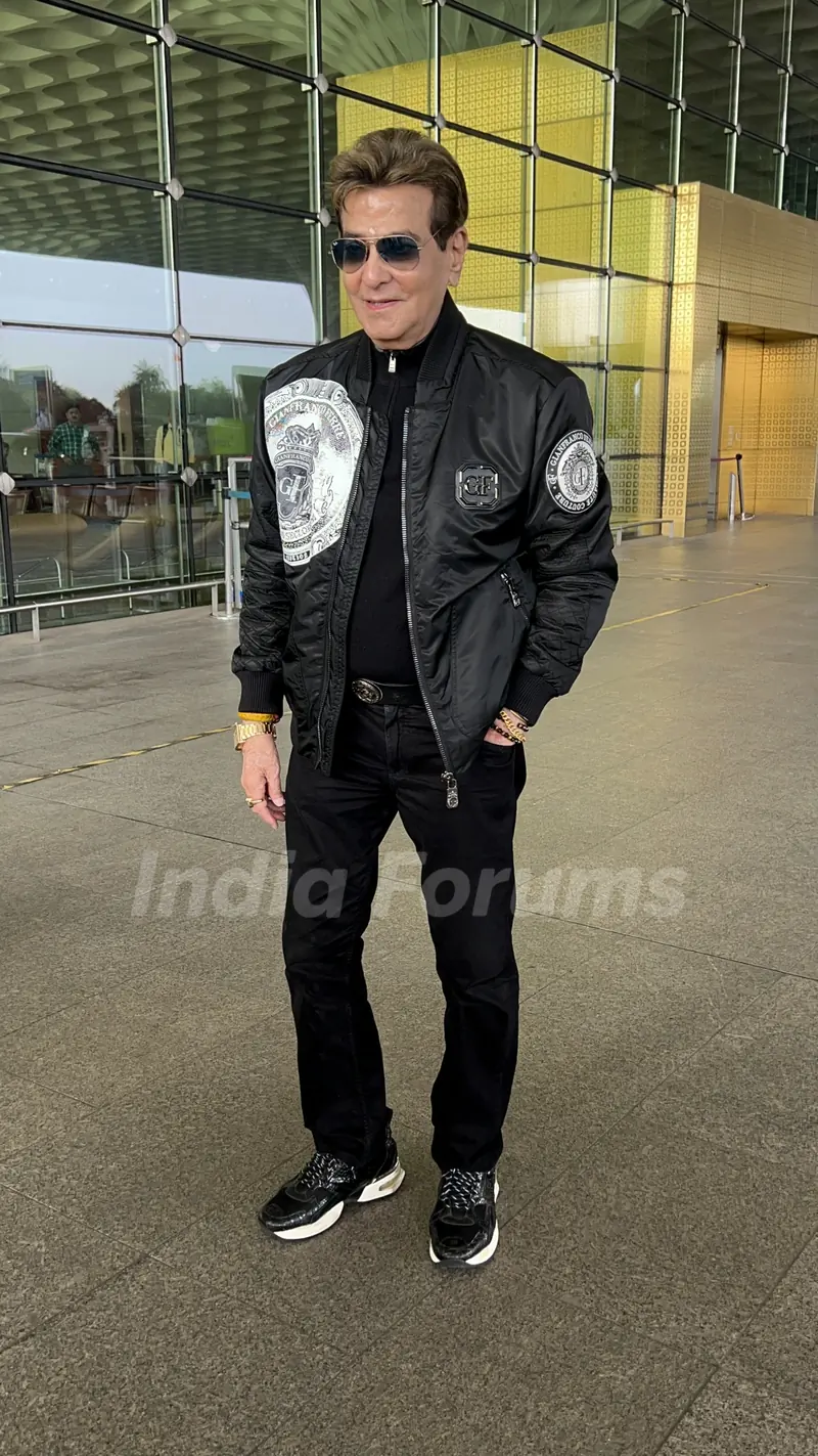 Jeetendra snapped at the airport