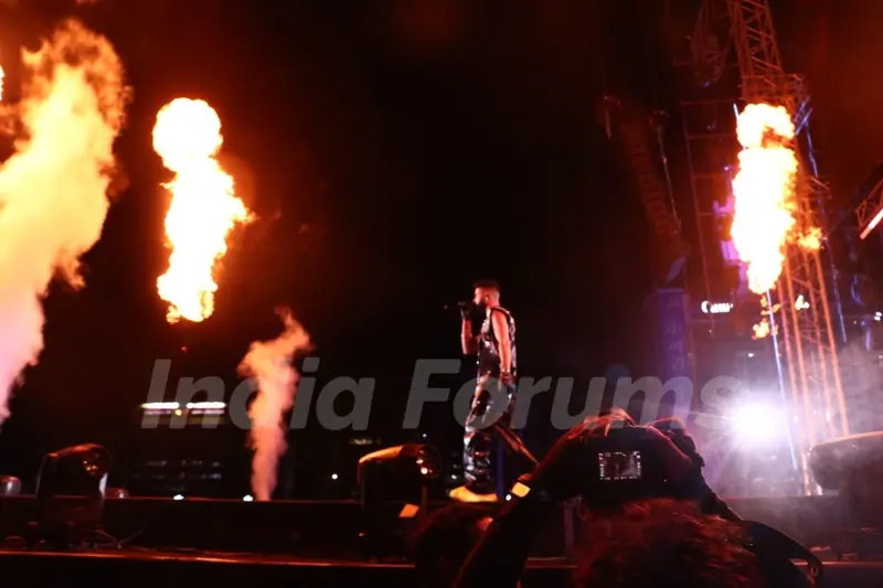 AP Dhillon snapped at his concert in Mumbai