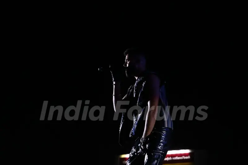 AP Dhillon snapped at his concert in Mumbai