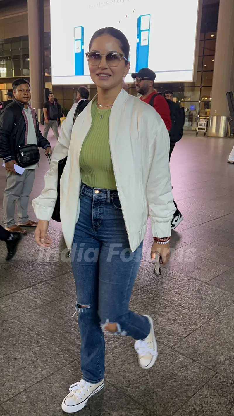 Sunny Leone snapped at the airport