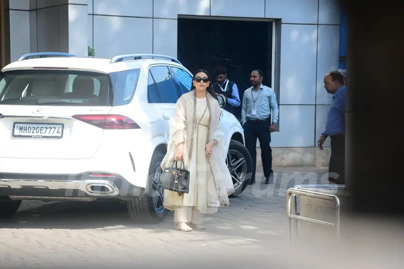 Karisma Kapoor snapped at Kalina airport