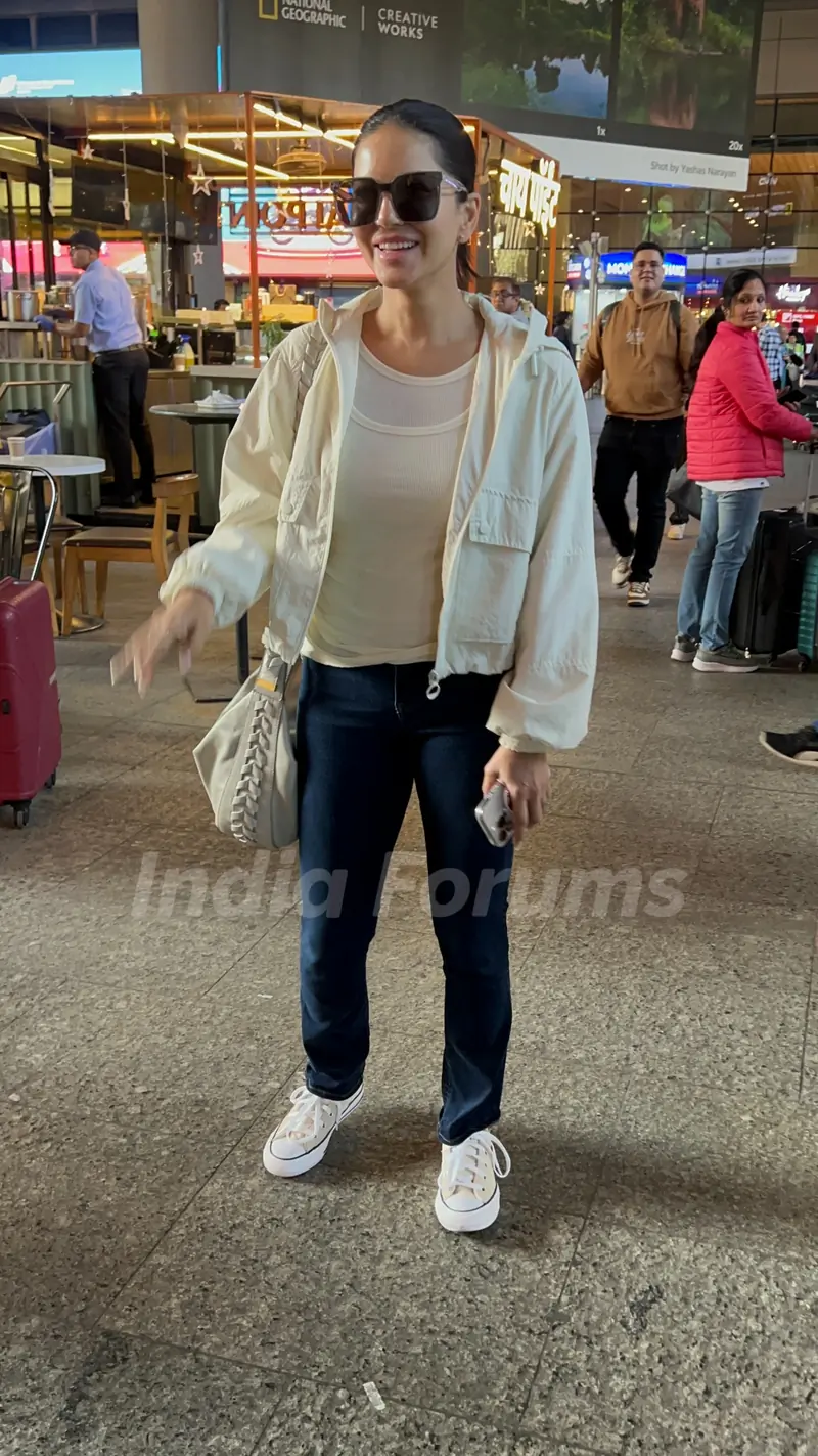 Sunny Leone snapped at the airport