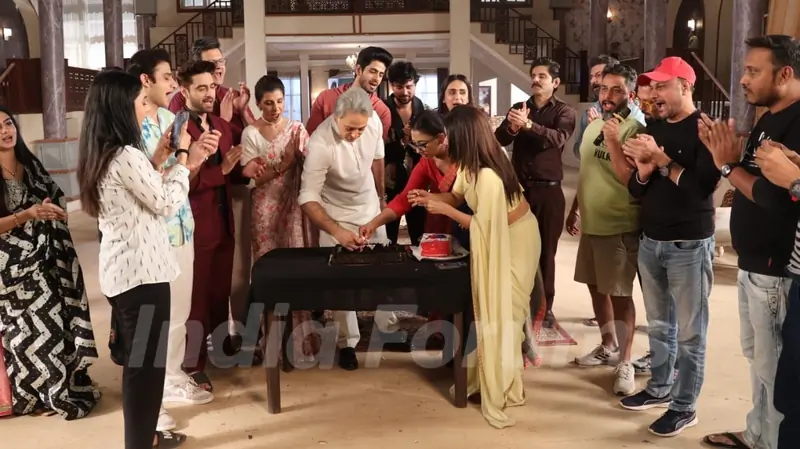 Niyati Joshi, Romiit Raaj, Shruti Ulfat, Anita Raaj, Rohit Purohit, Mohit Parmar, Samridhii Shukla, Garvita Sadhwani and Rishabh Jaiswal celebrates Sachin Tyagi’s birthday