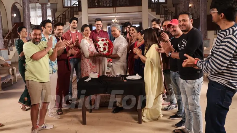 Niyati Joshi, Romiit Raaj, Shruti Ulfat, Anita Raaj, Rohit Purohit, Mohit Parmar, Samridhii Shukla, Garvita Sadhwani and Rishabh Jaiswal celebrates Sachin Tyagi’s birthday