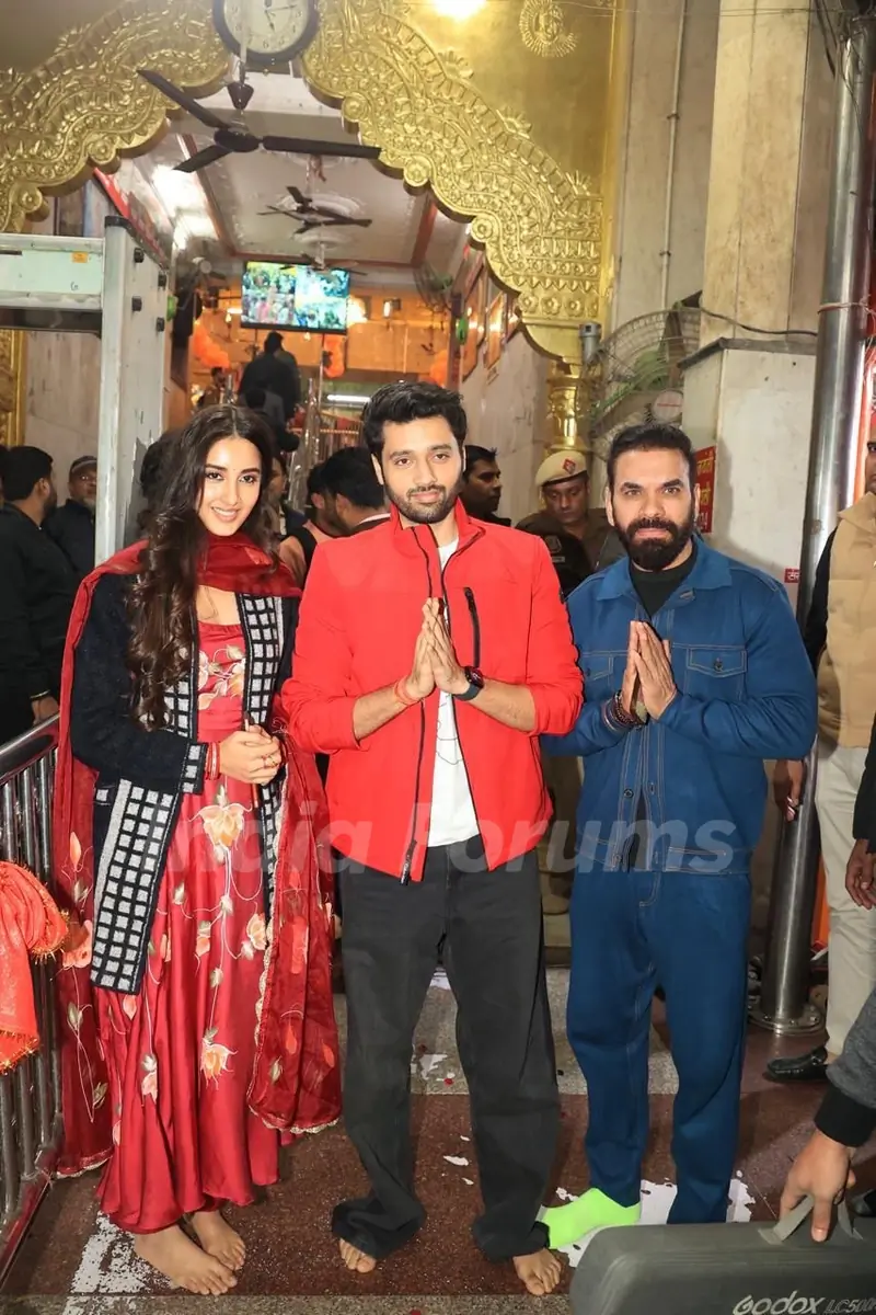 Utkarsh Sharma and Simrat Kaur Seek Blessings at the iconic Bangla Sahib Gurudwara