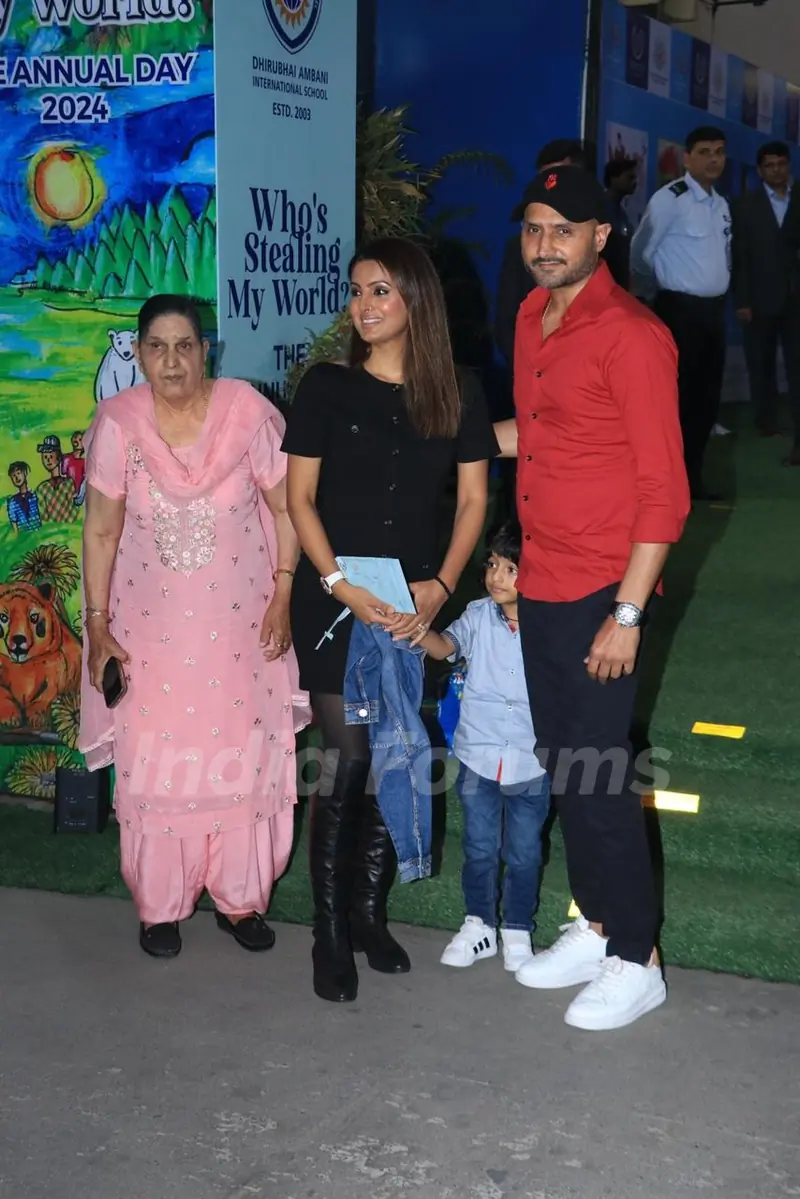 Shah Rukh Khan, Suhana Khan and others snapped attending the Dhirubhai Ambani School annual day function