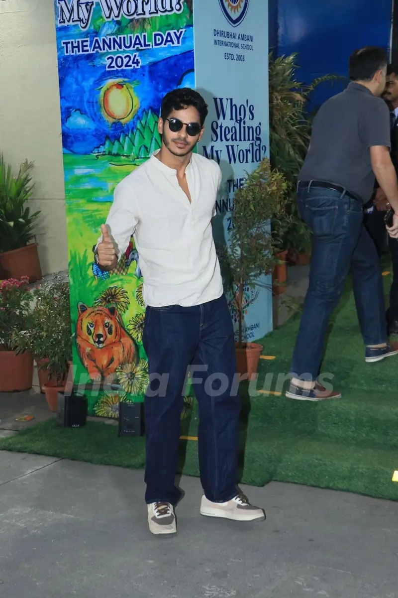 Shah Rukh Khan, Suhana Khan and others snapped attending the Dhirubhai Ambani School annual day function