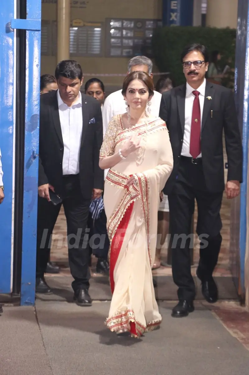 Shah Rukh Khan, Suhana Khan and others snapped attending the Dhirubhai Ambani School annual day function