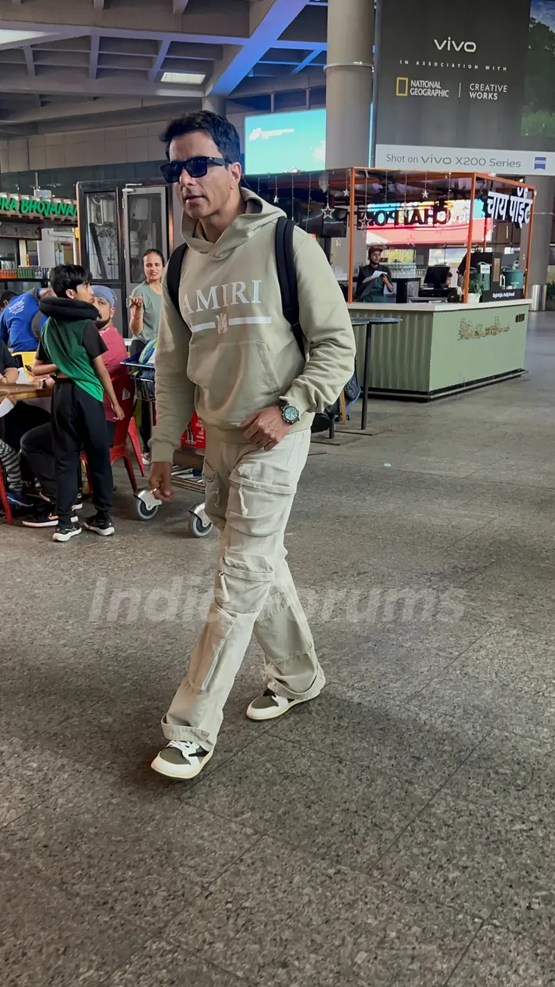 Sonu Sood snapped at the Mumbai airport 