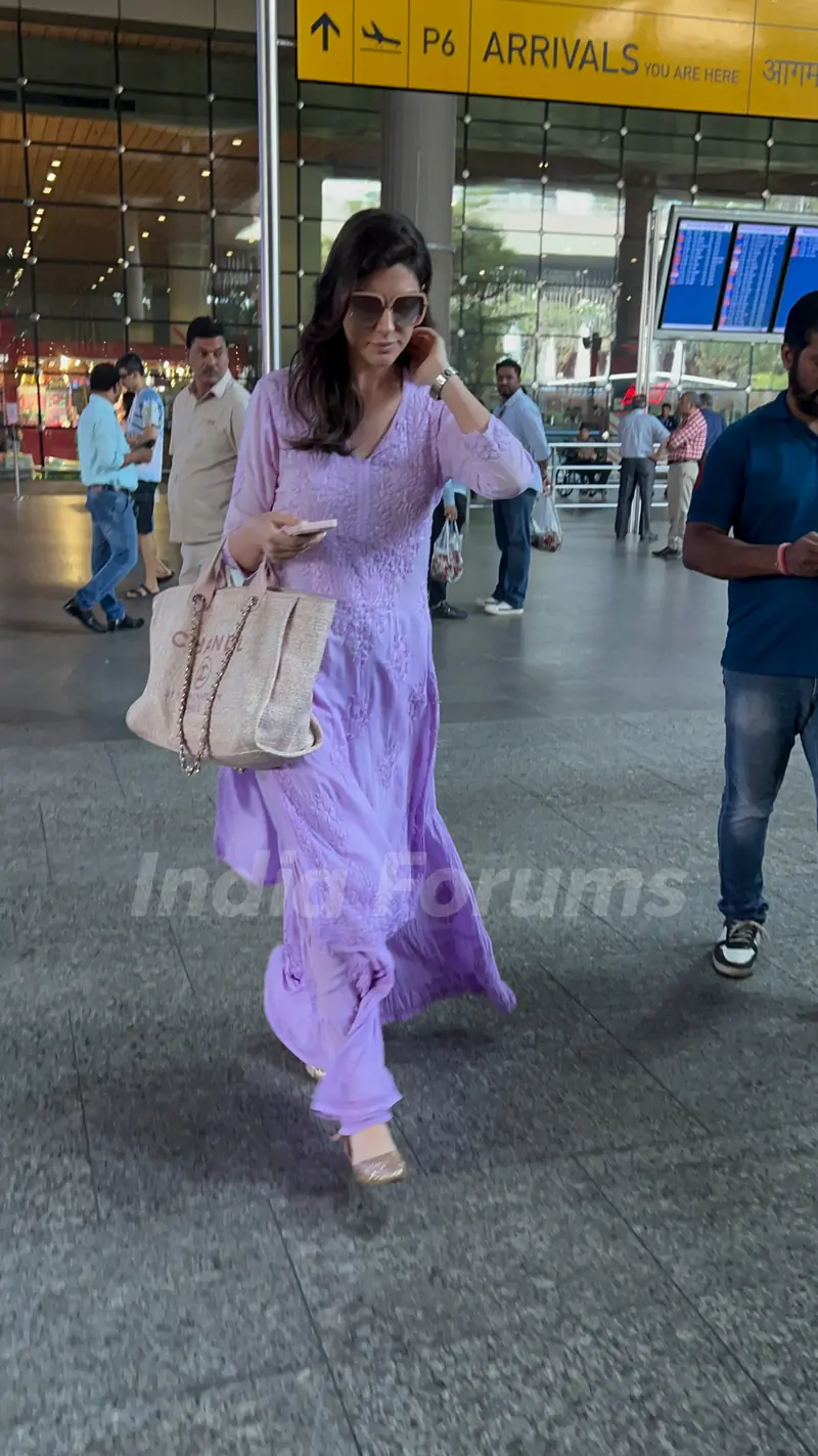 Celebrities snapped at the airport 