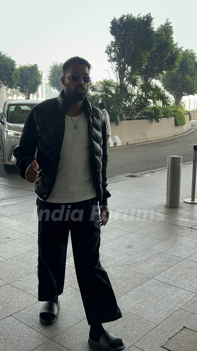 Hardik Pandya snapped at the airport