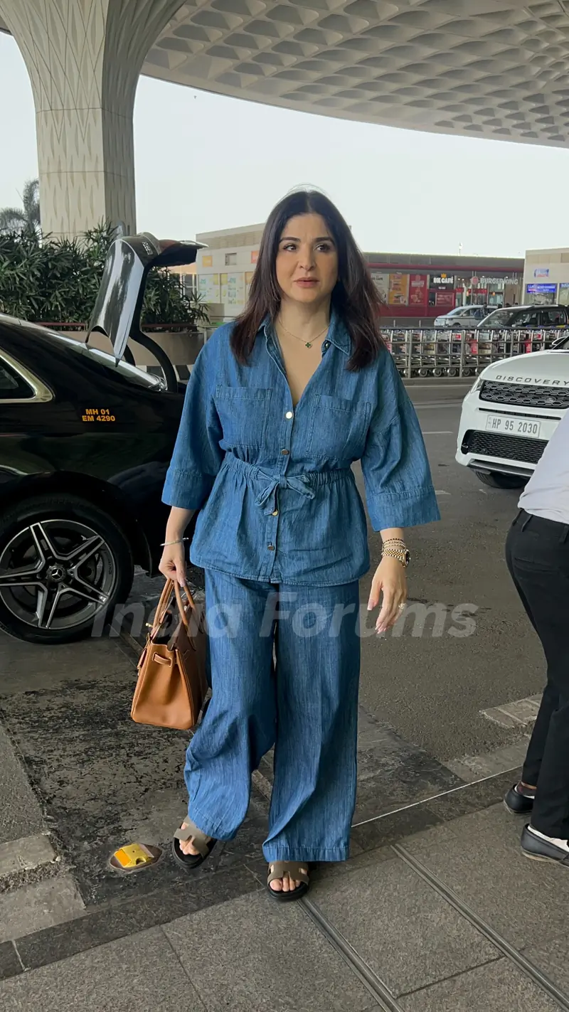 Maheep Kapoor snapped at the airport