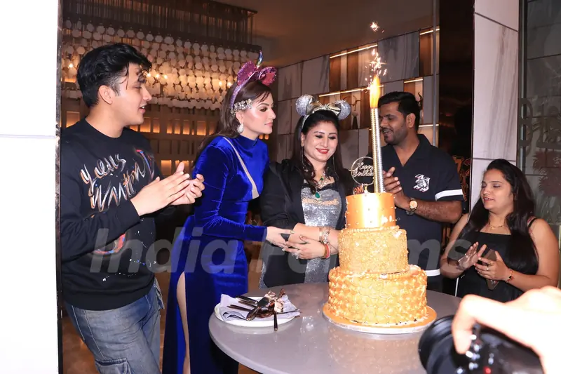 Urvashi Rautela celebrates her mother’s birthday with media