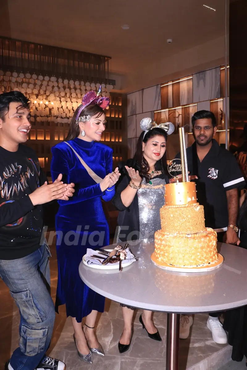 Urvashi Rautela celebrates her mother’s birthday with media